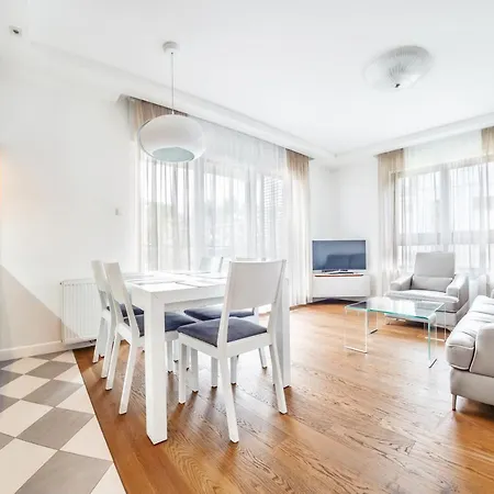 Aquarius, Sun & Snow