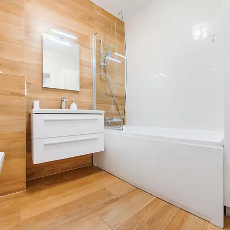 Aquarius, Sun & Snow