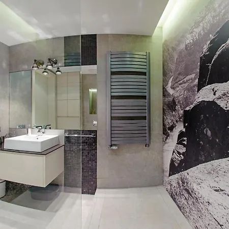 Aquarius, Sun & Snow