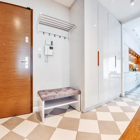 Sun & Snow, Aquarius Apartment