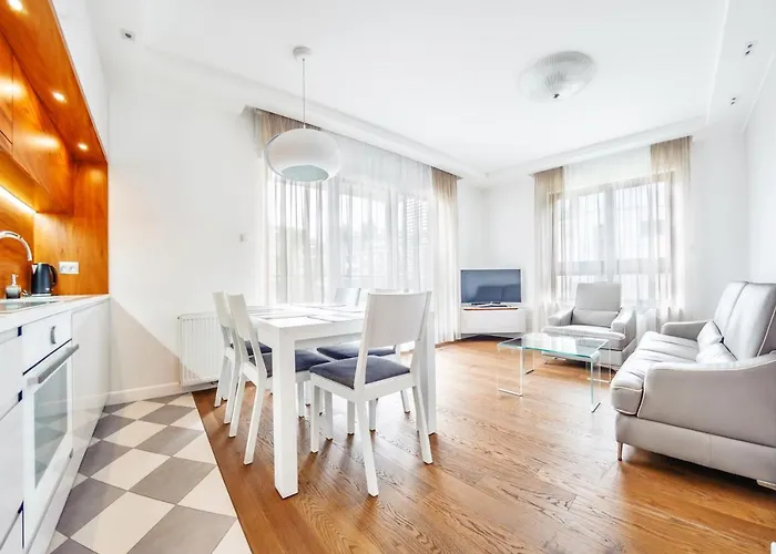 Aquarius, Sun & Snow