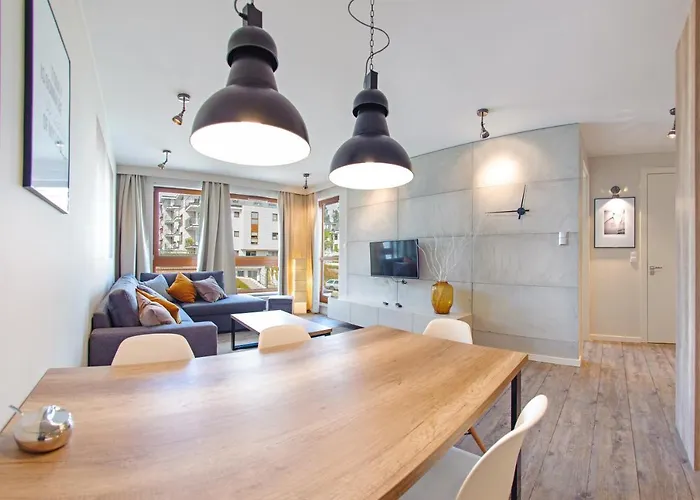 Aquarius, Sun & Snow *