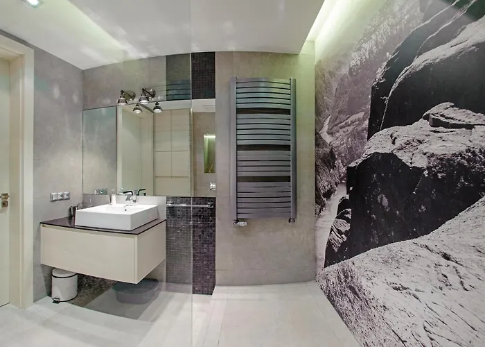 Aquarius, Sun & Snow