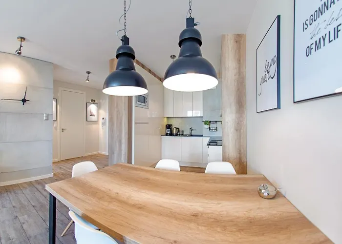 Aquarius, Sun & Snow *