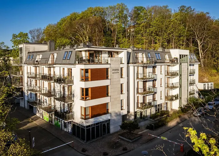 Aquarius, Sun & Snow